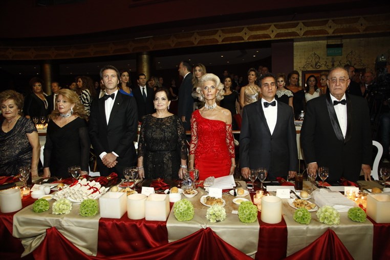 Le Bal Des Debutantes
