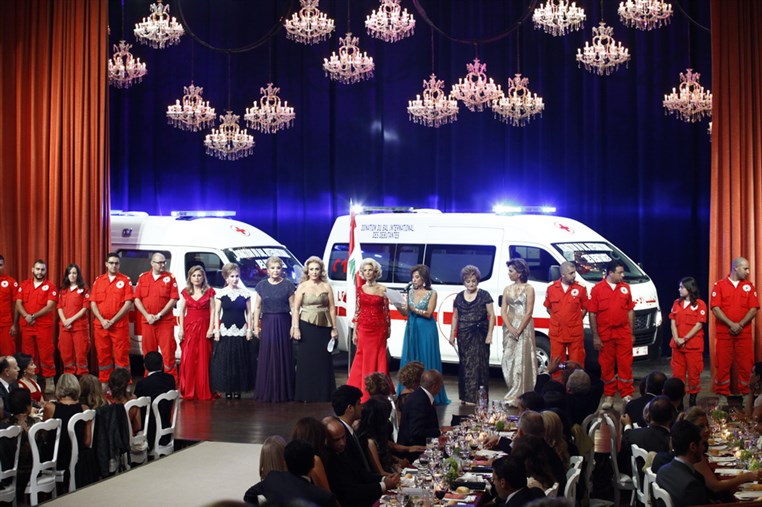 Le Bal Des Debutantes