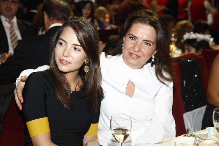 Le Bal Des Debutantes