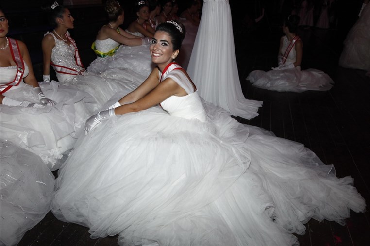 Le Bal Des Debutantes