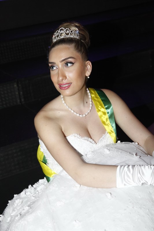Le Bal Des Debutantes