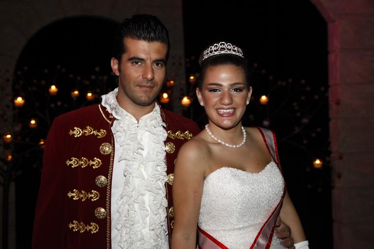 Le Bal Des Debutantes