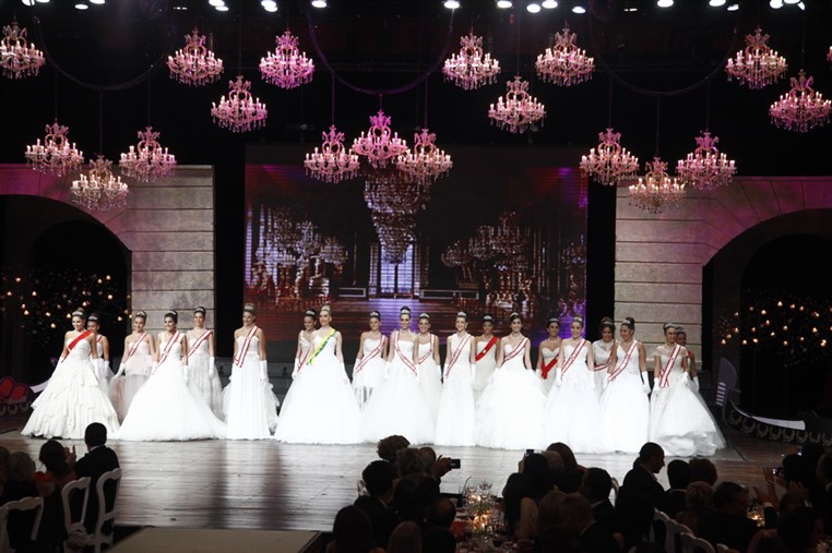 Le Bal Des Debutantes