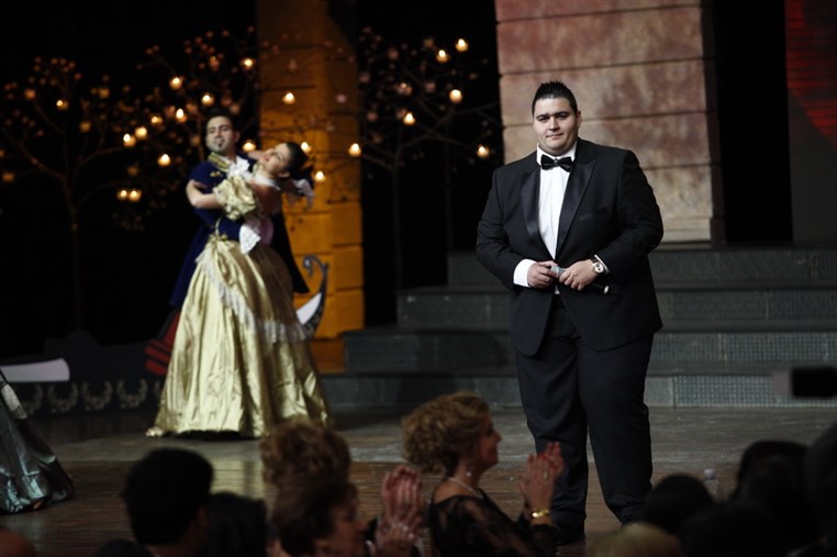Le Bal Des Debutantes