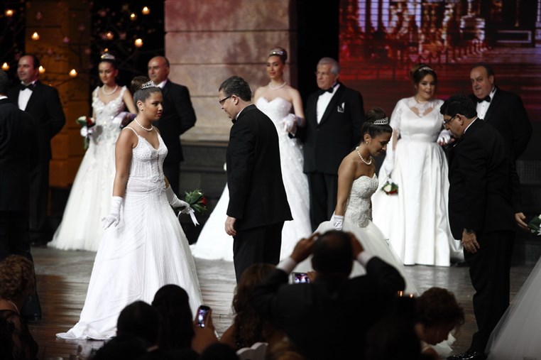Le Bal Des Debutantes
