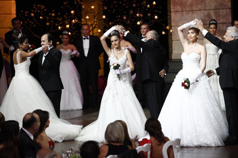 Le Bal Des Debutantes