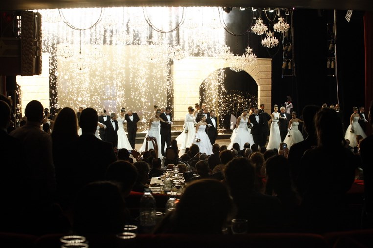 Le Bal Des Debutantes