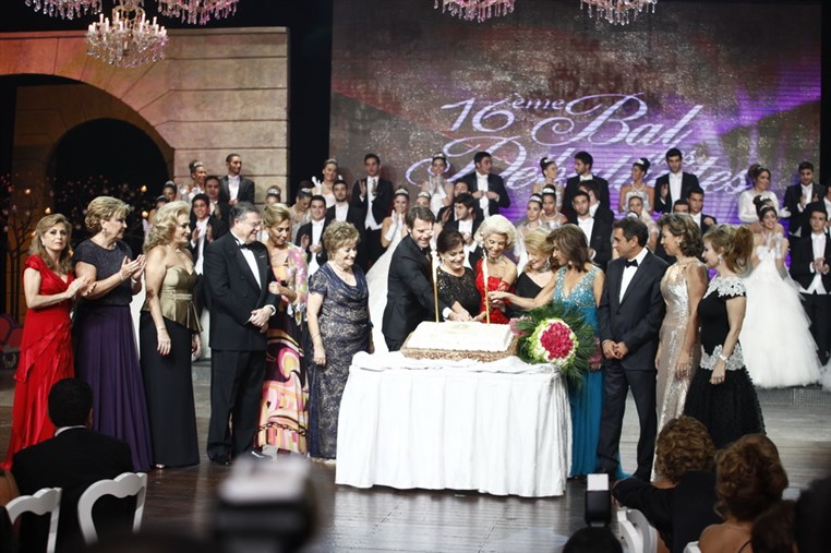 Le Bal Des Debutantes