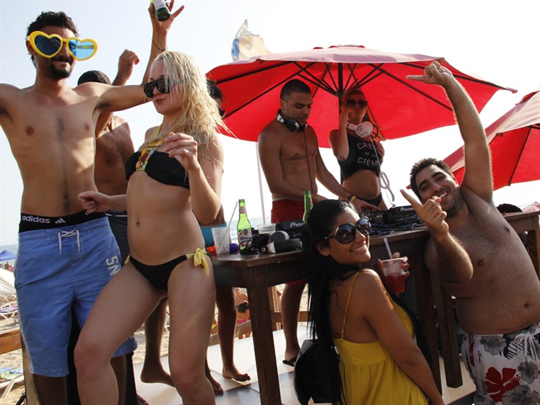 Opening of Bay 183 Beach Bar