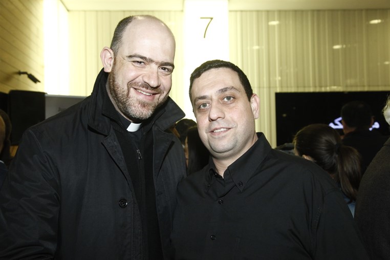Premiere of Men Ajlikom (For You) 