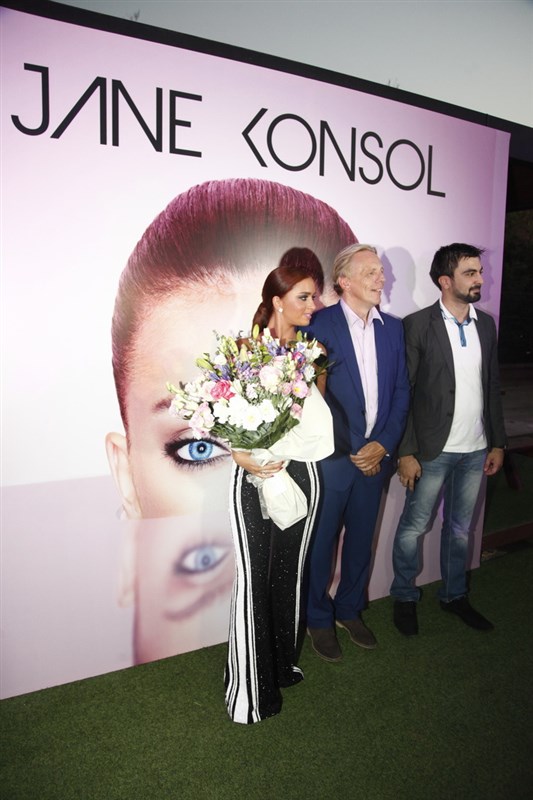 Jane Konsol new swimwear line 