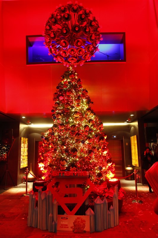 Light up a Christmas tree at Smallville 