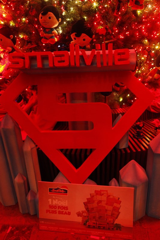 Light up a Christmas tree at Smallville 