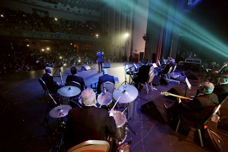 Kadim al Sahir at Casino Du Liban