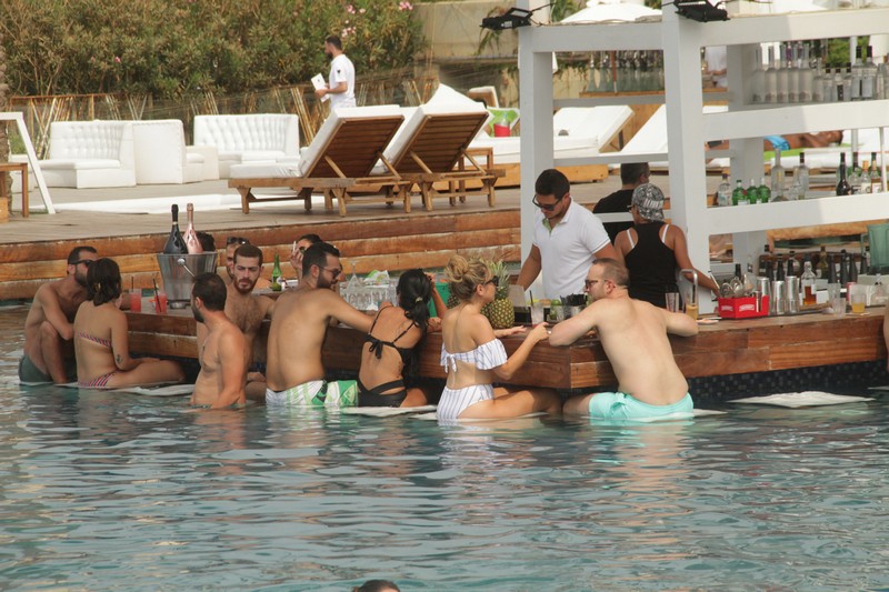 Sunday at Veer