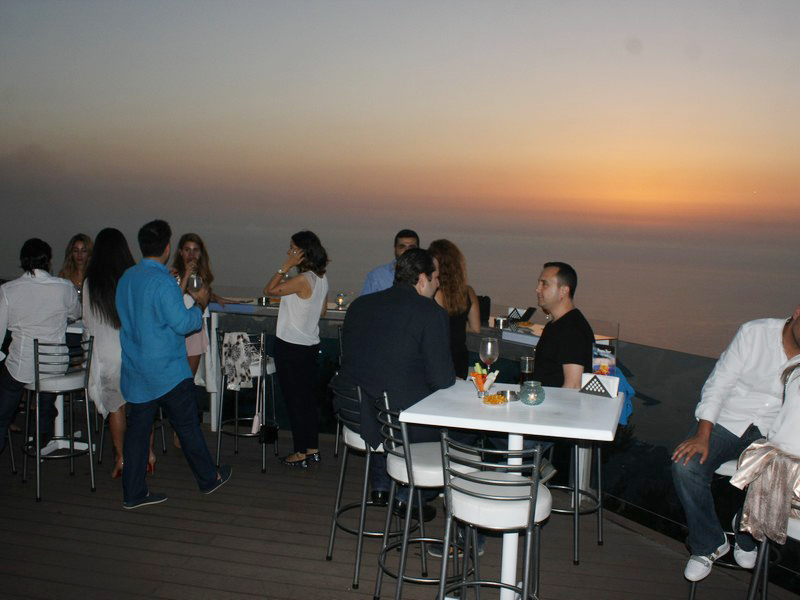 Bay Lodge-The Terrace on Thursday Night