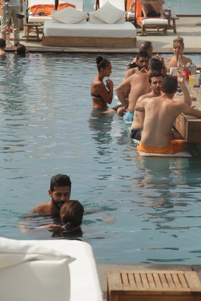 Sunday at Veer