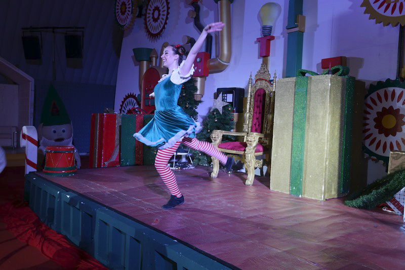 The Carnival at Santa's Factory BeitMisk