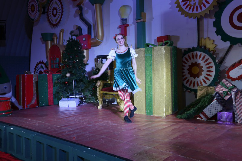 The Carnival at Santa's Factory BeitMisk
