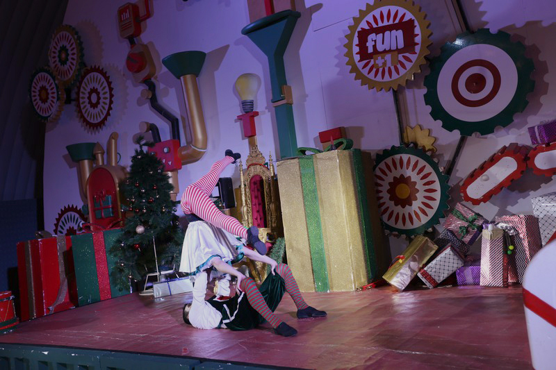 The Carnival at Santa's Factory BeitMisk