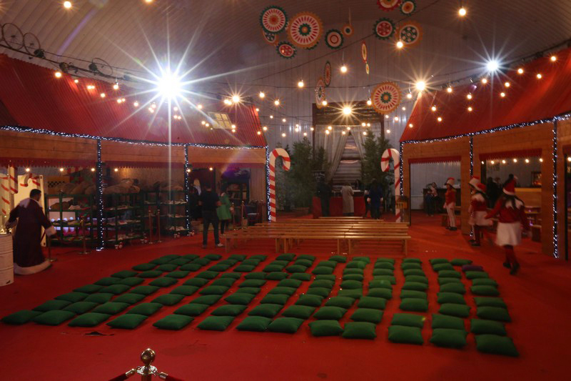 The Carnival at Santa's Factory BeitMisk