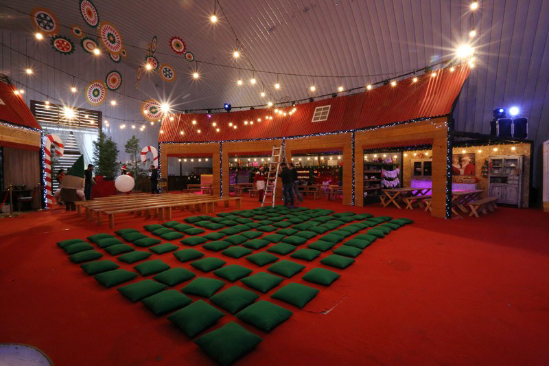 The Carnival at Santa's Factory BeitMisk