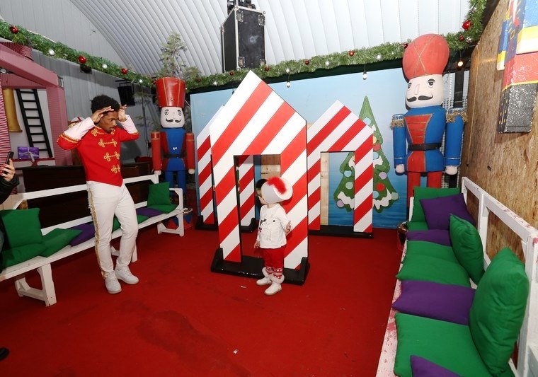The Carnival at Santa's Factory BeitMisk