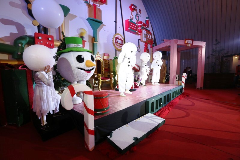 The Carnival at Santa's Factory BeitMisk