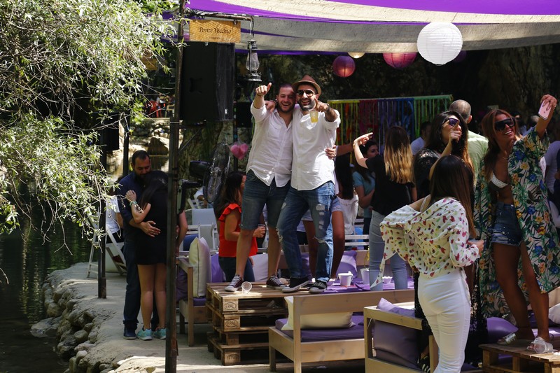 Crocus Sous Le Pont Opening 