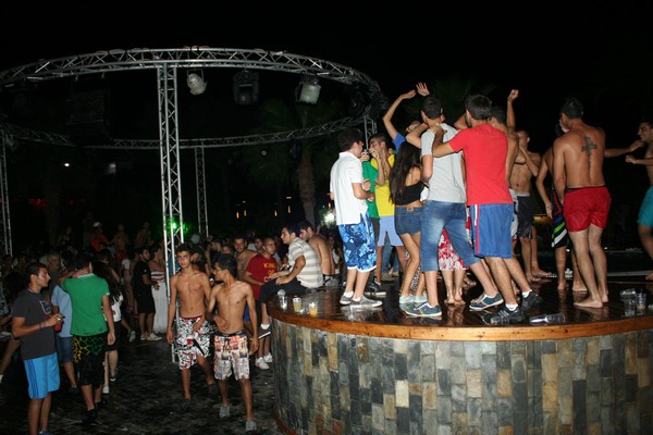 Vamos A La Playa IV