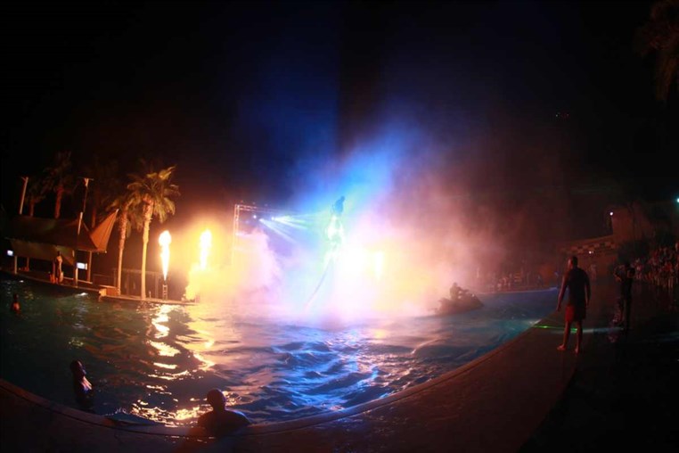 Superflying Water Show