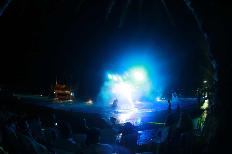 Superflying Water Show