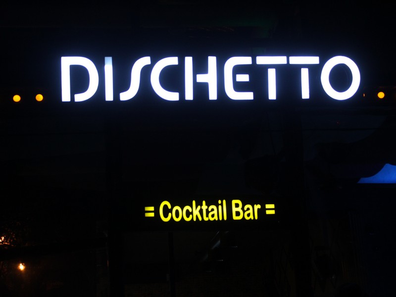 Dischetto Bar on Saturday night