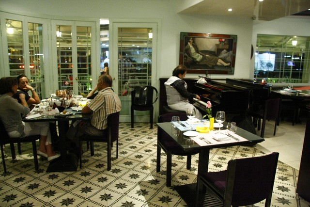 eCafe Sursock on Wednesday Night