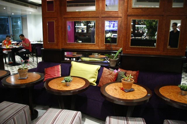 E Cafe Sursock on Saturday Night