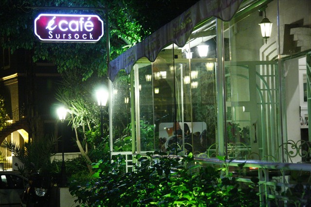 E Cafe Sursock on Saturday Night