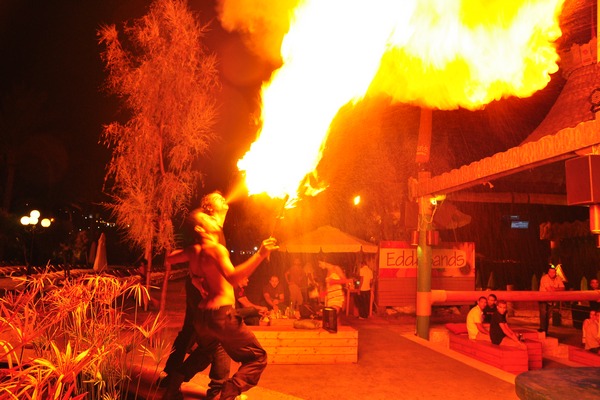 Saturday Night At Edde Sands