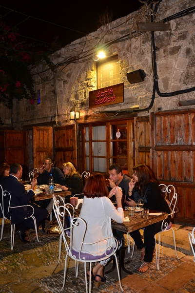 Moules Frites Night at Edde Yard