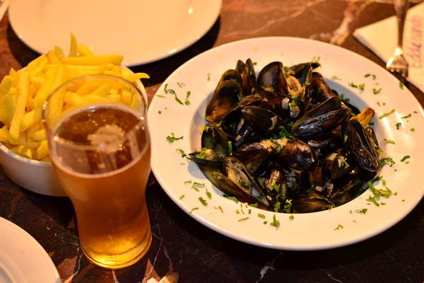 Moules Frites Night at Edde Yard
