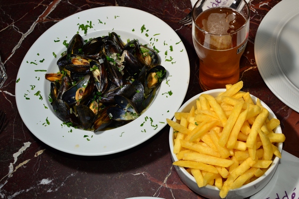 Moules Frites Night at Edde Yard