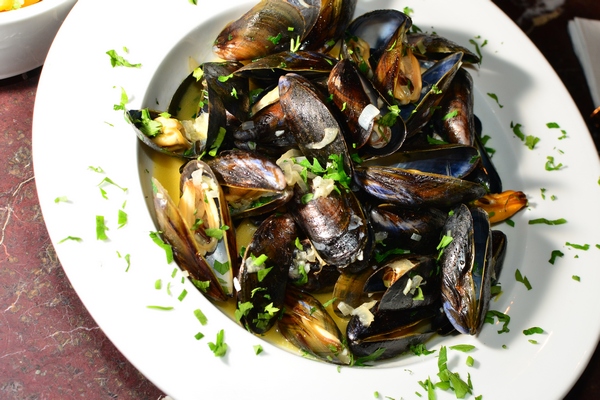 Moules Frites Night at Edde Yard