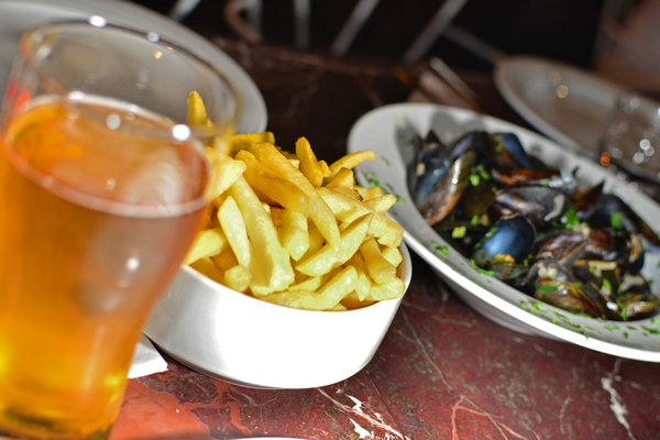 Moules Frites Night at Edde Yard