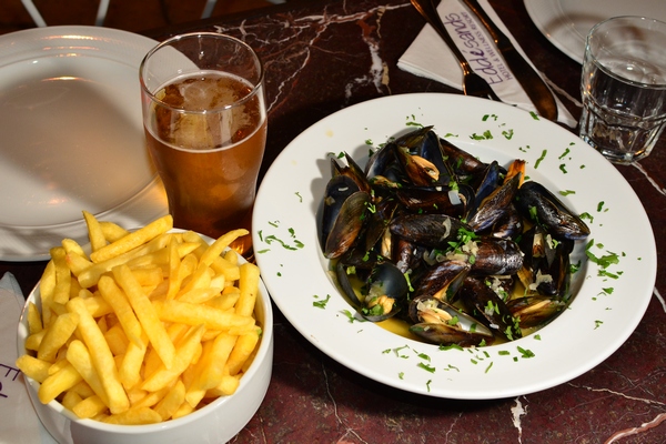 Moules Frites Night at Edde Yard