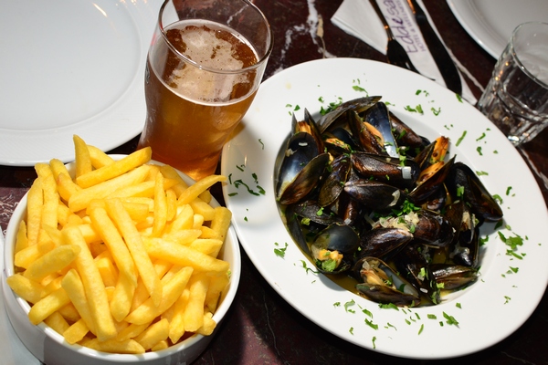 Moules Frites Night at Edde Yard