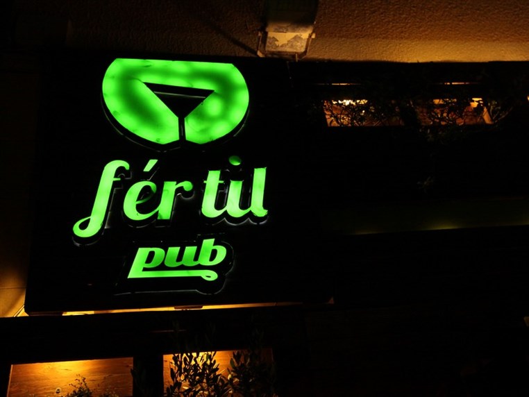 Fertil Pub on Saturday Night
