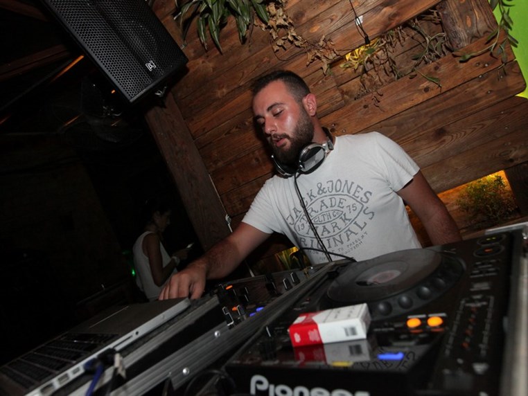 Fertil Pub on Saturday Night