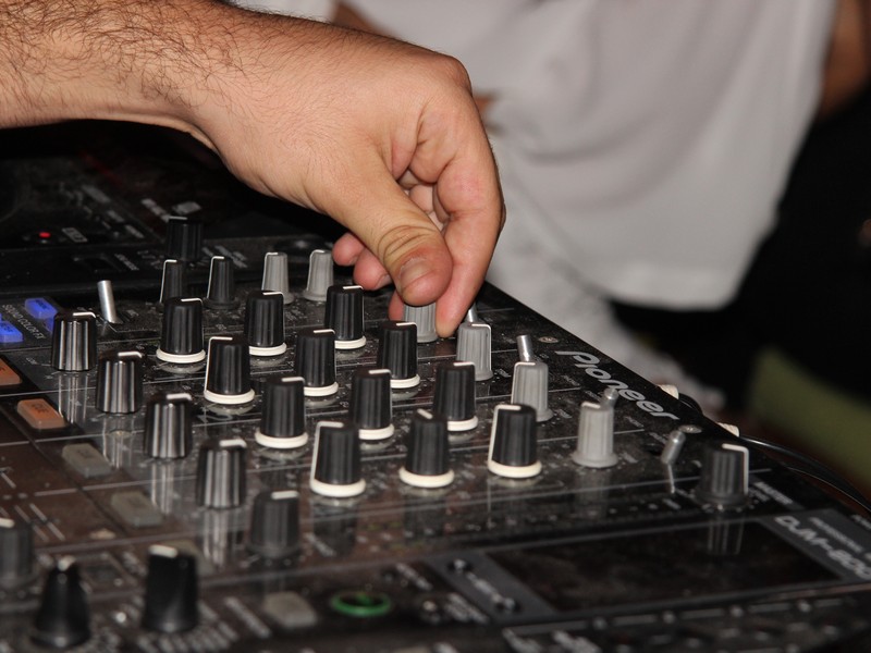 Fertil Pub on Saturday Night