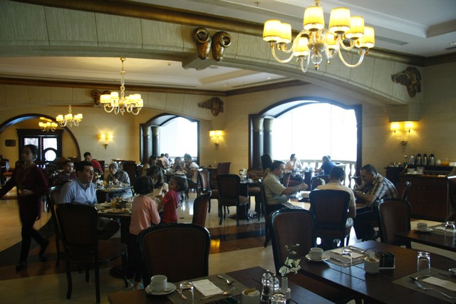 Breakfast buffet at Al Diyafa restaurant