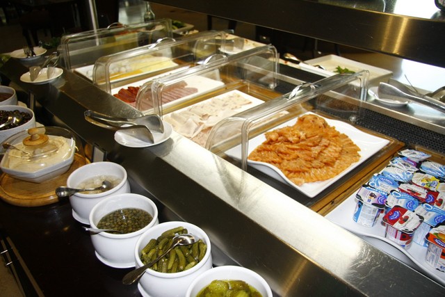 Breakfast buffet at Al Diyafa restaurant
