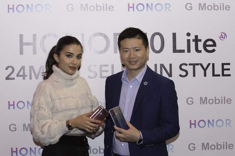 HONOR 10 Lite brings superior features and power packed hardware to an elegant body